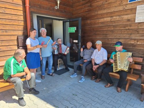 23_07_Były kolorowe witraże i ćwiczenia motoryki małej, trochę ruchu, trochę muzyki i dużo uśmiechu