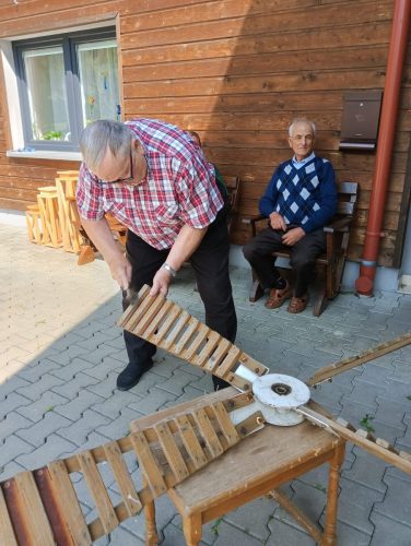 7_08_2025_Od poniedziałku rozgrzewamy umysły jak piekarnik do szarlotki 🧠🔥 Trochę uśmiechu, trochę zagadek i zdrowej rywalizacji – i nuda od razu dostaje wypowiedzenie!
