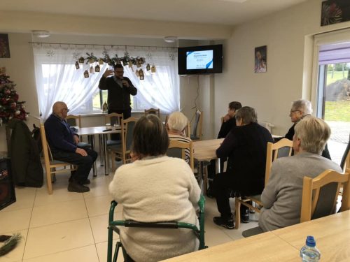 13 12 2024 Odwiedził nasz Dom pan Miłosz Bachórz z Fundacji Active Society Foundation, który tłumaczył Uczestnikom jak nie dać się oszukać naciągaczom i jak dochodzić swoich praw
