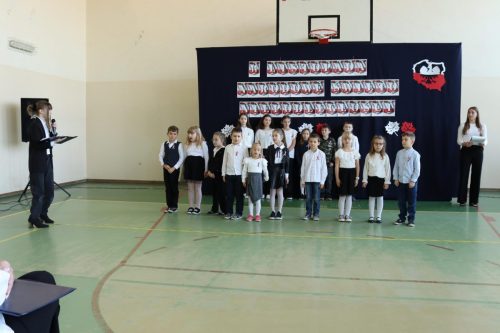 7 11 2024 Obchody święta 11 listopada w Szkole Podstawowej nr 1 w Osobnicy w której my również uczestniczyliśmy