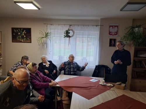 8 11 2024 Żeby Seniorzy byli bezpieczni to odbyło się dziś spotkanie z przedstawicielem policji