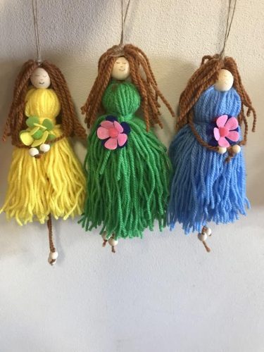 19 06 2023 Terapia zajęciowa - ręcznie robienie lalek z włóczki